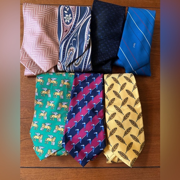 Vintage Max Ties (Italy) – Green Silk Tie with Winged Lions
 56” - Picture 5 of 5